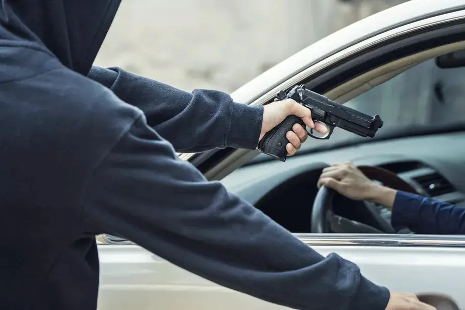 Ladrão Roubando Carro